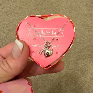 Stella & Dot Follow your heart necklace